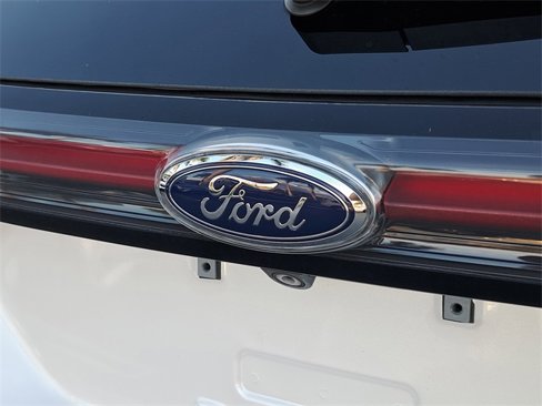 Used 2018 Ford Edge Titanium w/ Equipment Group 301A image 8