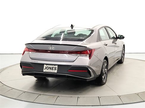 Used 2025 Hyundai Elantra Sport w/ Cargo Package image 7