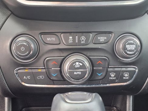 Used 2020 Jeep Cherokee Limited image 26