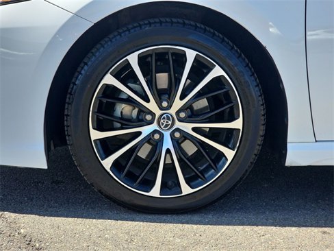 Used 2020 Toyota Camry SE image 18