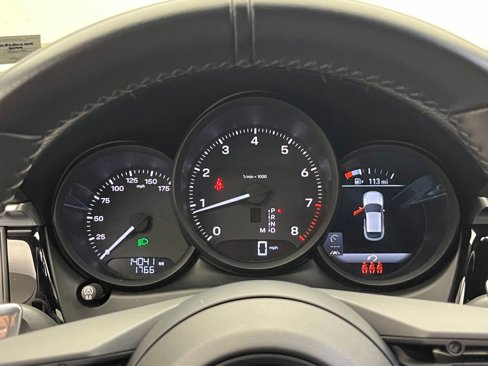Certified 2024 Porsche Macan image 11