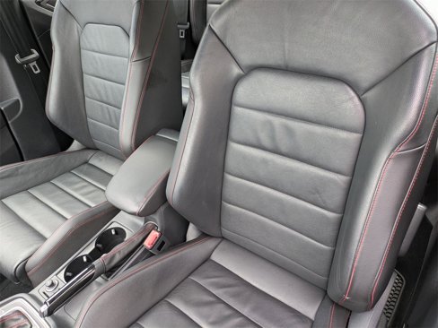 Used 2017 Volkswagen GTI SE image 17