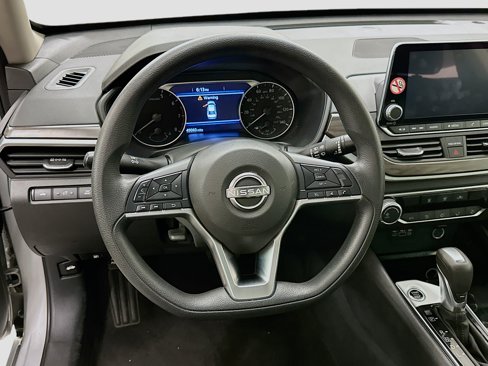 Used 2024 Nissan Altima 2.5 SV image 18
