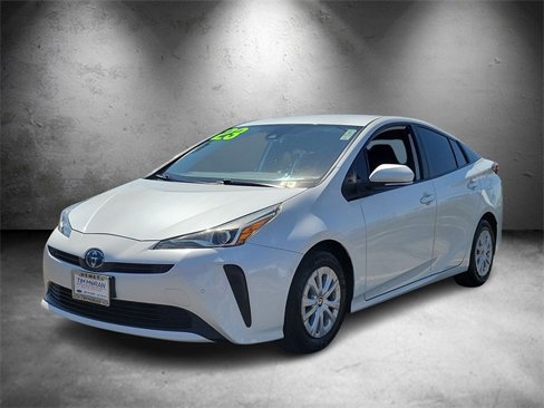 Used 2021 Toyota Prius LE image 5