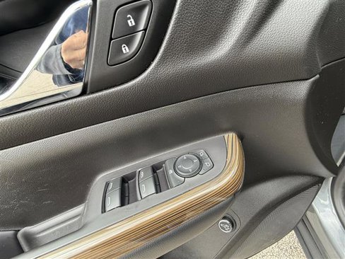 Used 2021 GMC Acadia SLE w/ Driver Convenience Package image 13