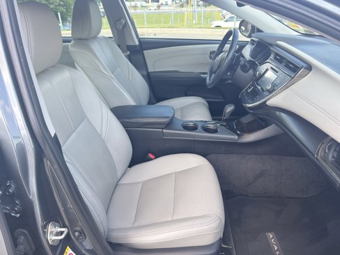 Used 2018 Toyota Avalon Limited image 33