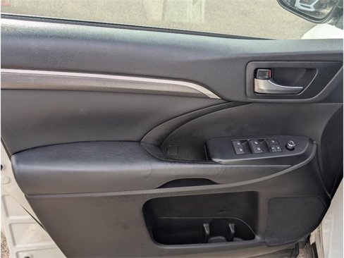 Used 2019 Toyota Highlander SE image 15