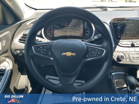 Used 2023 Chevrolet Malibu LT image 2