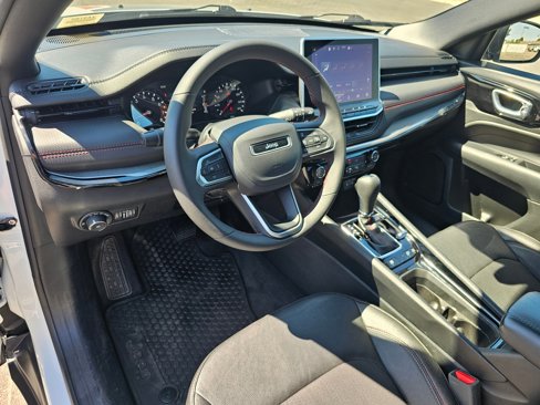 Used 2024 Jeep Compass Trailhawk image 2