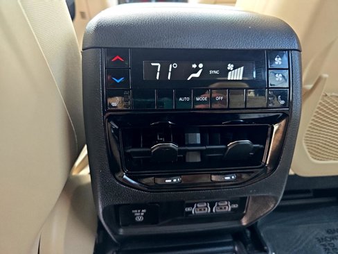 Used 2024 Jeep Grand Cherokee L Limited image 23