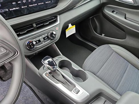 New 2025 Buick Envista Preferred image 40