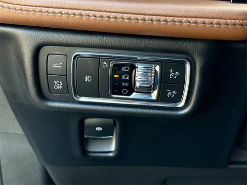 Used 2022 Lincoln Nautilus Reserve w/ Equipment Group 202A image 27