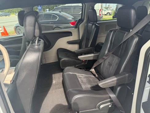 Used 2018 Dodge Grand Caravan SXT image 11