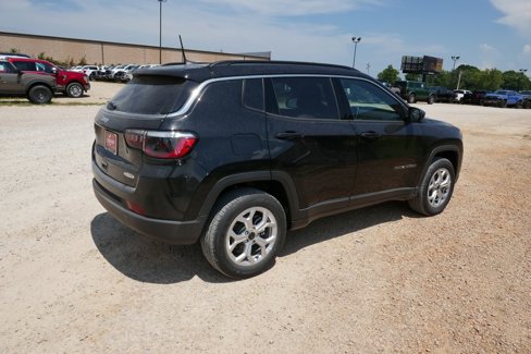 New 2025 Jeep Compass Latitude image 4