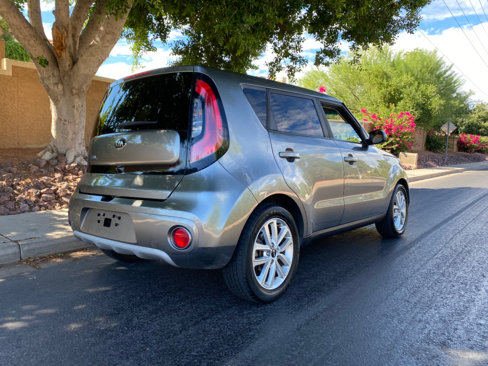 Used 2019 Kia Soul + image 3