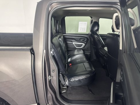 Used 2017 Nissan Titan SV image 13