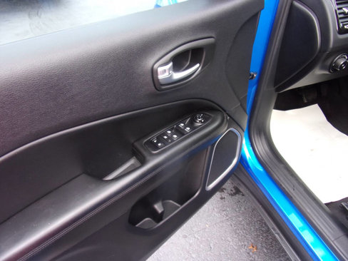 Used 2020 Jeep Compass Latitude image 19