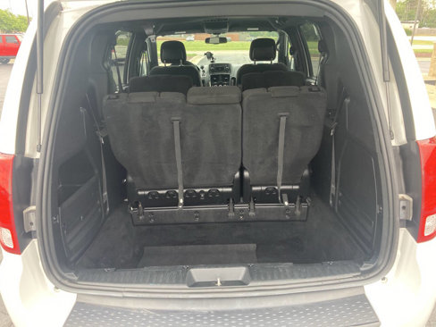 Used 2016 Dodge Grand Caravan SE image 21