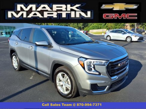 Used 2023 GMC Terrain SLE w/ LPO, Floor Liner Package image 1