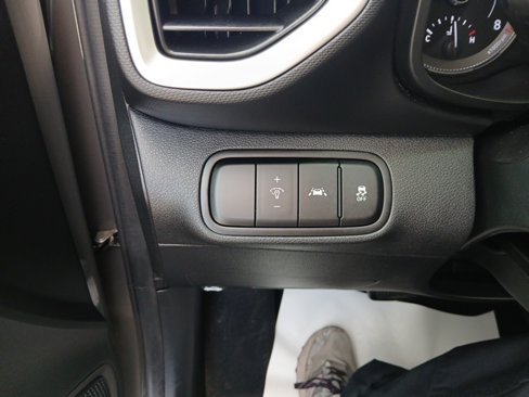 Used 2021 Hyundai Venue SEL w/ Premium Package image 29