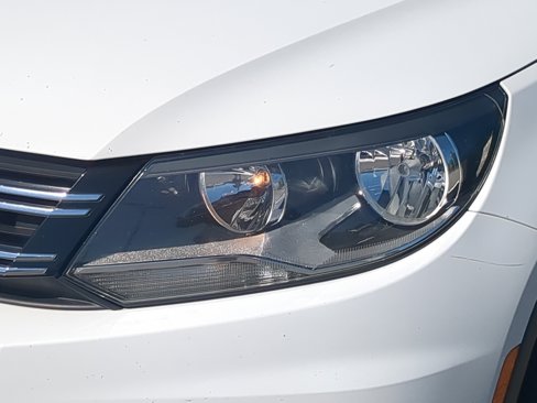 Used 2017 Volkswagen Tiguan S image 18