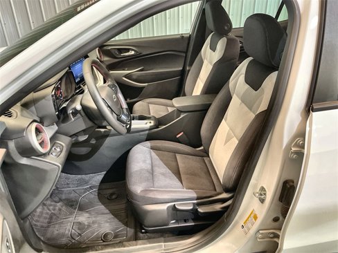 Certified 2024 Chevrolet Trax RS w/ Driver Confidence Package image 17