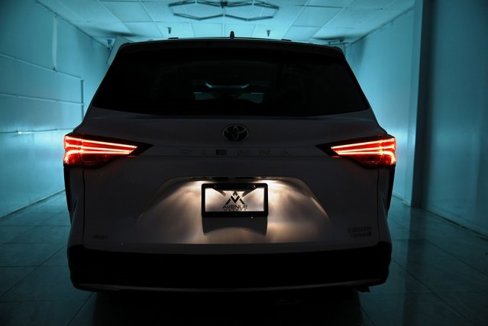Used 2024 Toyota Sienna Limited image 51