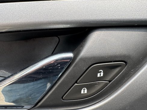 Used 2020 Chevrolet Traverse LS image 12