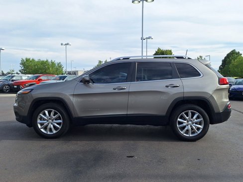Used 2017 Jeep Cherokee Limited image 6
