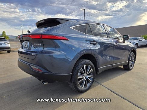 Used 2022 Toyota Venza LE image 7