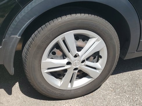 Used 2022 Nissan Kicks S image 4