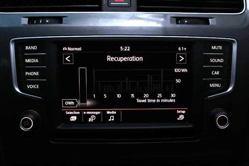 Used 2016 Volkswagen e-Golf SE image 27