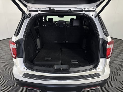 Used 2018 Ford Explorer XLT w/ Equipment Group 202A image 21
