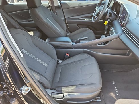 Used 2022 Hyundai Elantra SE image 21