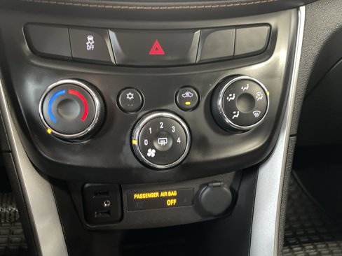 Used 2022 Chevrolet Trax LT w/ LT Convenience Package image 31