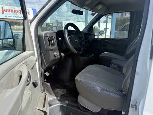 Used 2008 Chevrolet Express 2500 image 9