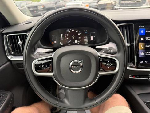 Used 2019 Volvo S60 T6 Momentum w/ Premium Package image 12
