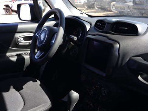 New 2023 Jeep Renegade Latitude w/ Sun & Fun Group image 19