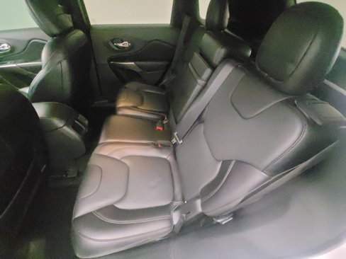 Used 2019 Jeep Cherokee Limited w/ Luxury Group image 18