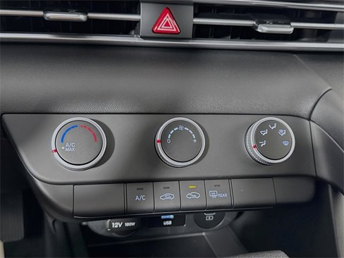 New 2025 Hyundai Elantra SE image 16