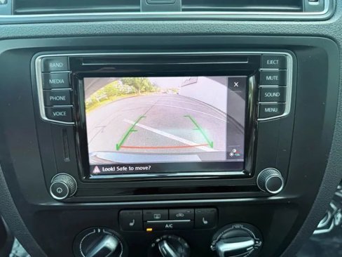 Used 2016 Volkswagen Jetta SE image 14