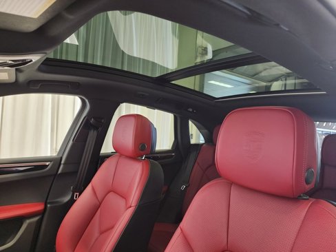 New 2025 Porsche Macan image 18