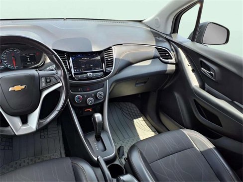 Used 2022 Chevrolet Trax LT w/ Midnight Edition image 8