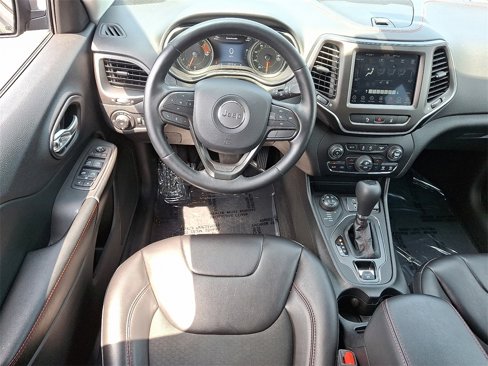 Used 2021 Jeep Cherokee Trailhawk image 11