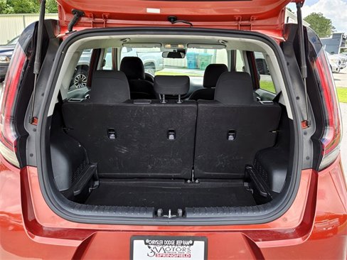 Used 2023 Kia Soul LX w/ LX Technology Package image 14