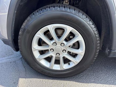 Certified 2021 Jeep Grand Cherokee Laredo image 7