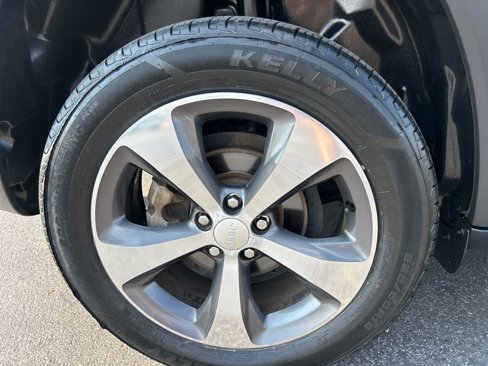 Used 2019 Jeep Cherokee Limited image 13