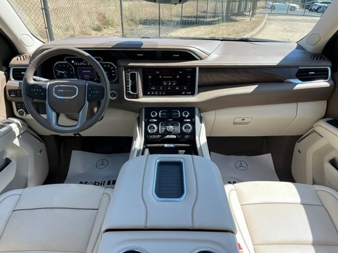 Used 2021 GMC Yukon Denali w/ Denali Premium Package image 7