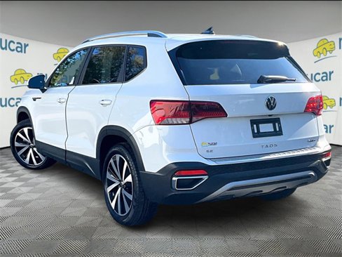 Used 2023 Volkswagen Taos SE w/ Panoramic Sunroof Package image 2