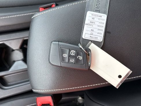 Certified 2022 Volkswagen Tiguan SE image 32